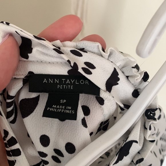 White top with fun black pattern - Picture 4 of 5